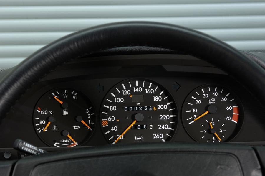  Mercedes-Benz S-Class 1980 года  (фото 34 из 37)